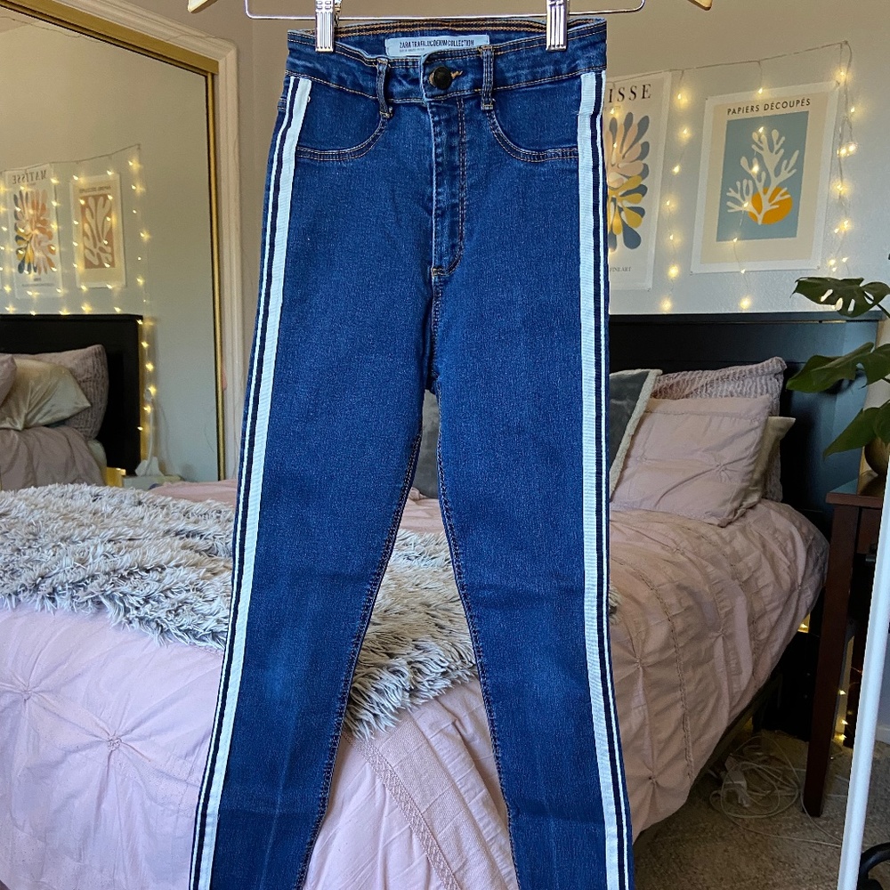 Zara Denim Skinny Blue Jeans with a stripe down the side of the pant leg